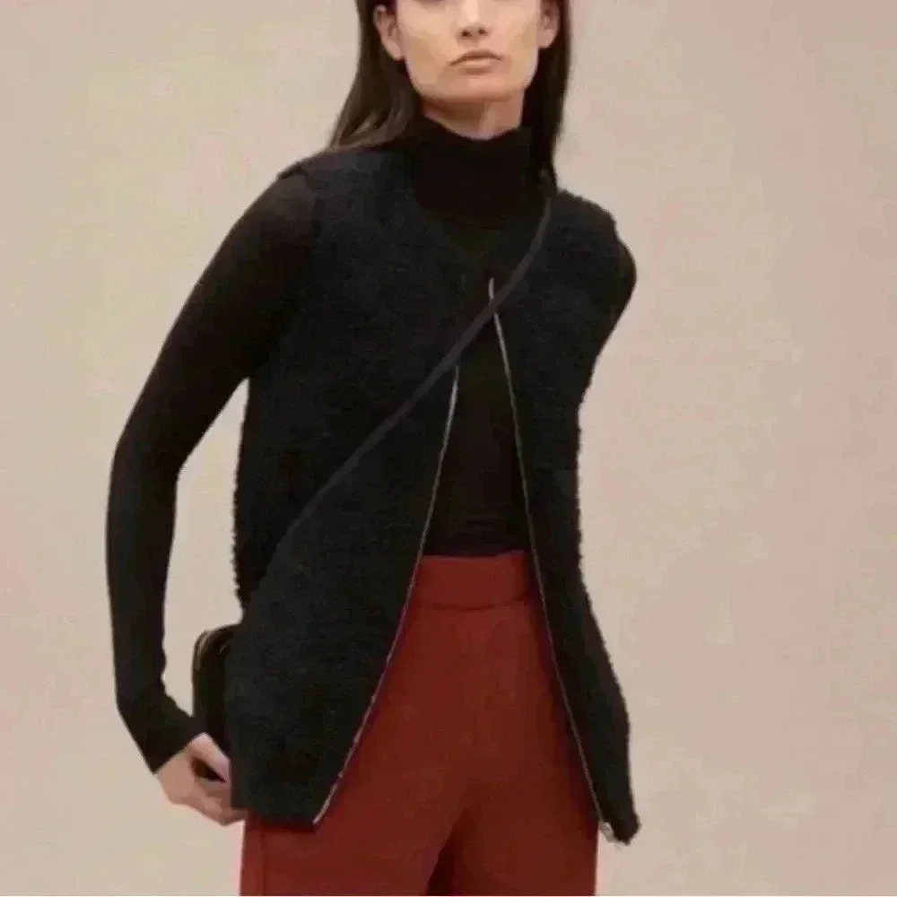 Aritzia Wilfred Chatou Fuzzy Vest Black Size Medium